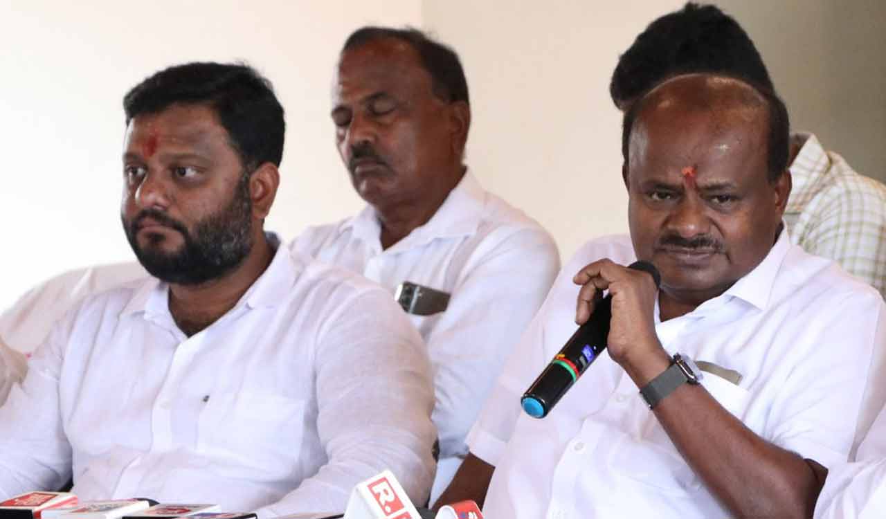 Karnataka: Kumaraswamy sounds alarm bells for Congress, says 45 MLAs in touch with BJP