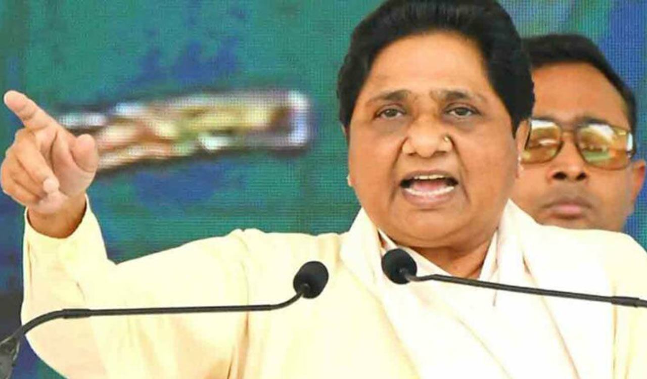 Mayawati slams Congress for not implementing Mandal report