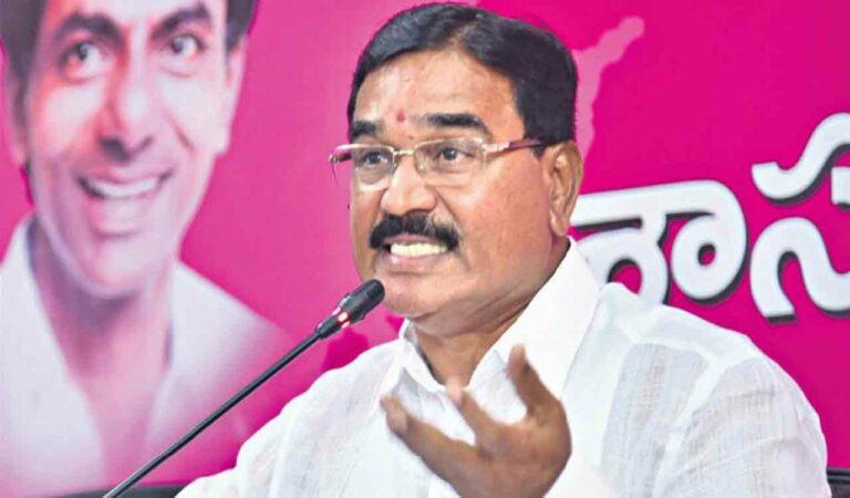 Niranjan Reddy slams Congress leadership