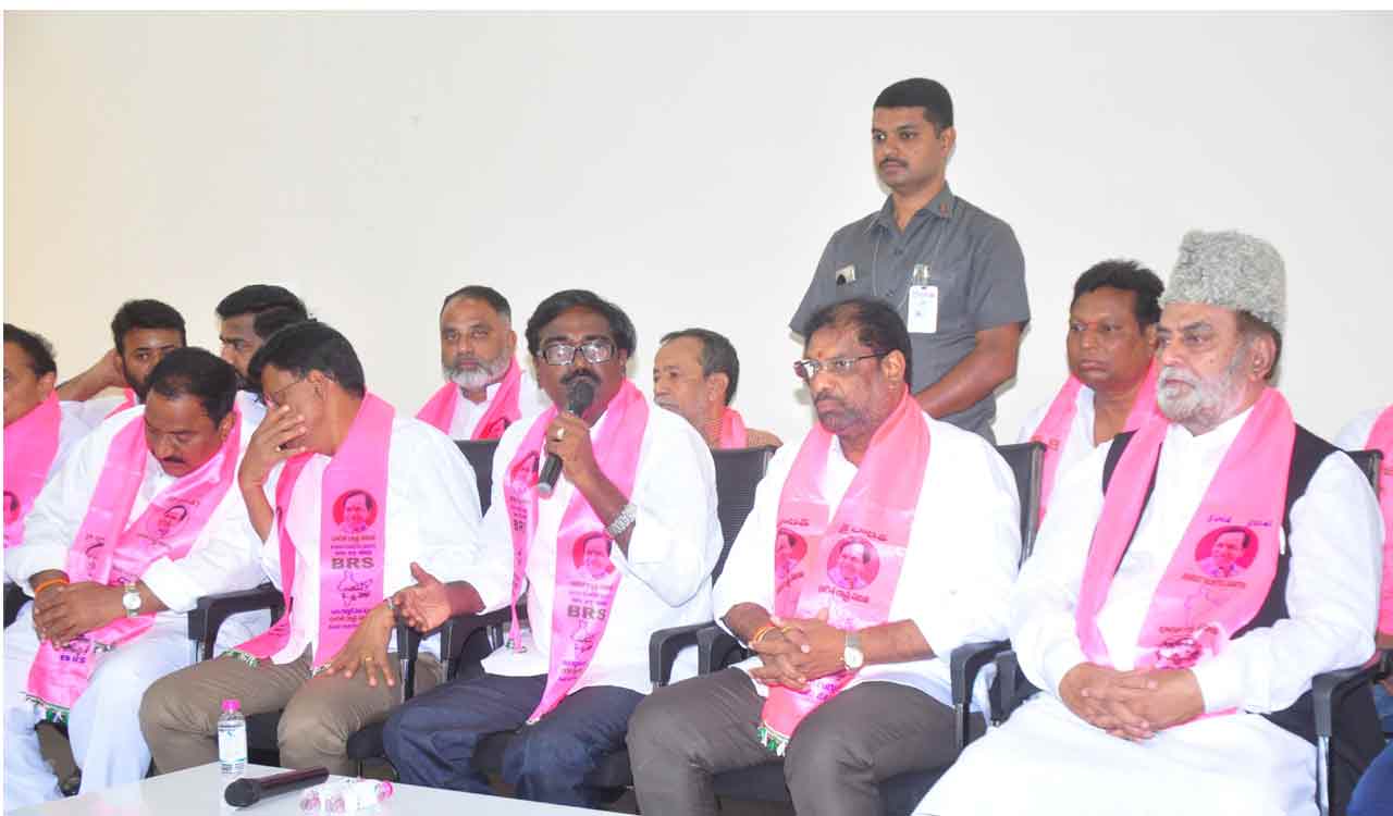 Make CM KCR’s Nov 5 public meeting a success, Khammam BRS leaders ask public