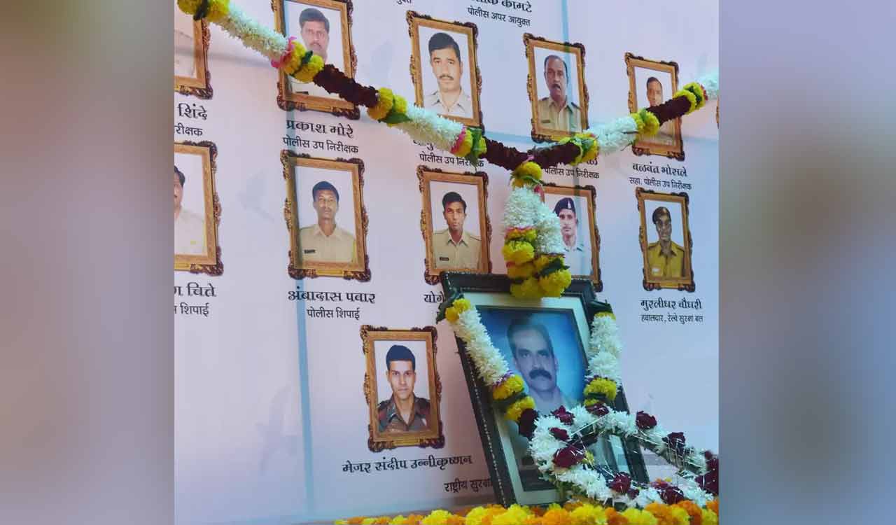 Rajnath, Kejriwal honor 26/11 Mumbai attack victims