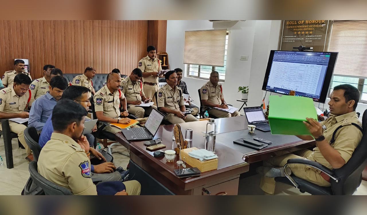 Mulugu SP reviews security arrangements for polls