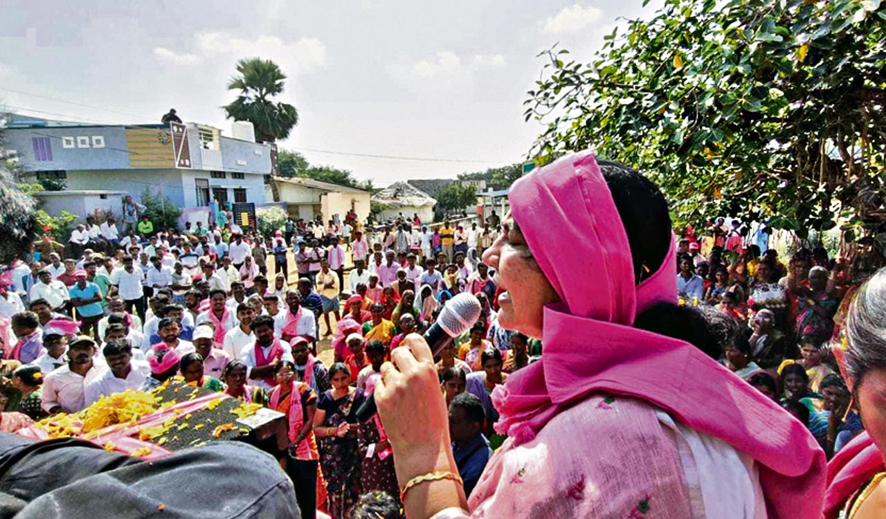 Minister Satyavathi urges support for BRS candidate in Mahabubabad