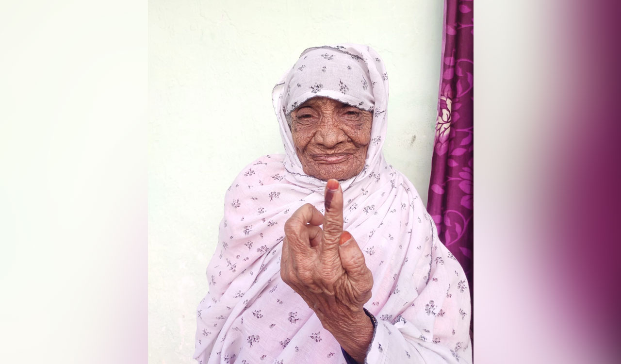 Siddipet: 104-year-old woman casts her vote