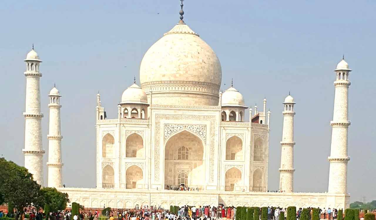 Tourist from West Bengal restricted from praying at Taj Mahal