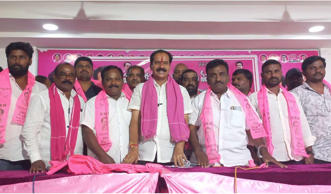 CPI activists join BRS in Warangal West