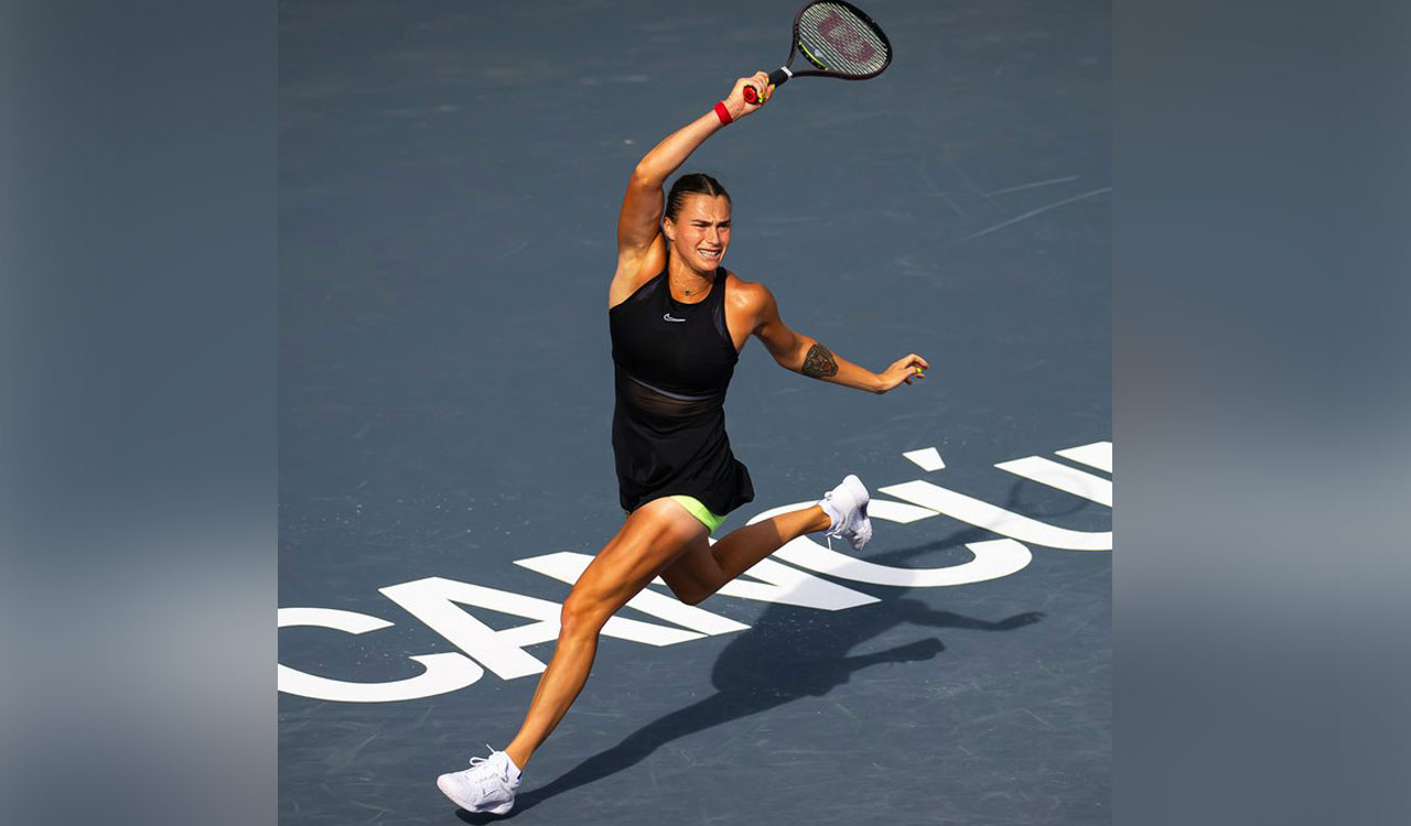 Sabalenka beats Rybakina in rain-halted WTA finals, advances to semis