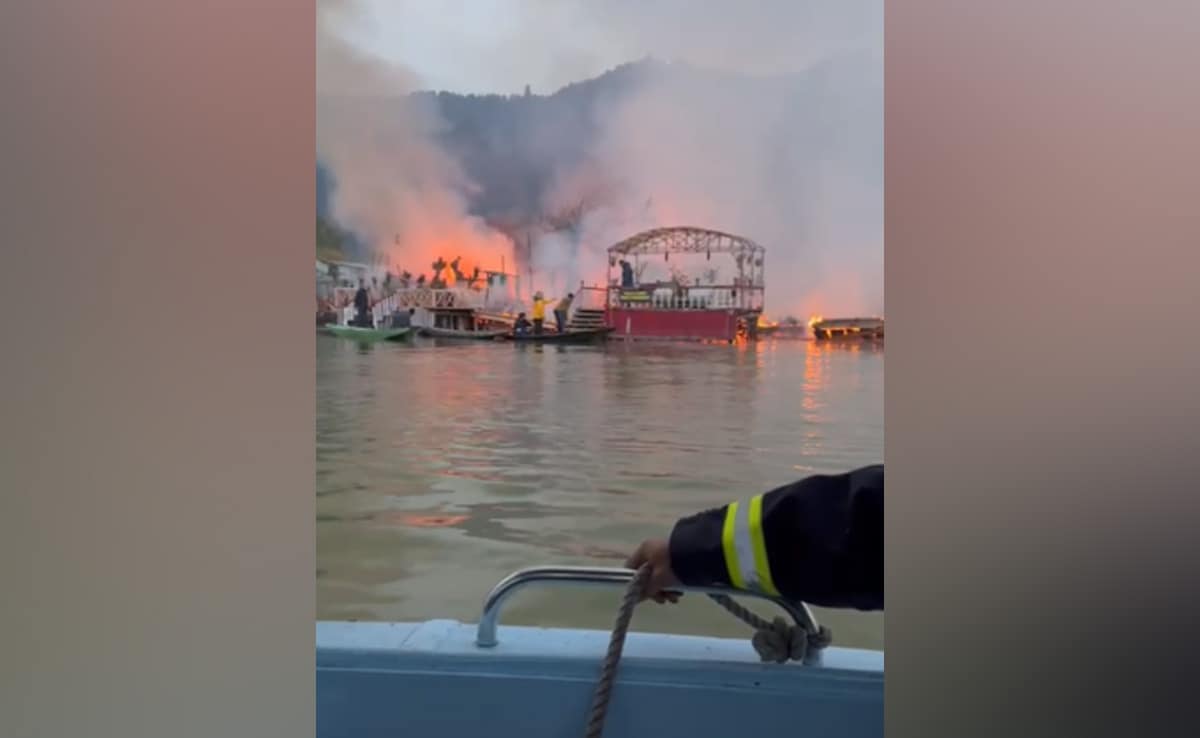 3 Tourists From Bangladesh Die In Dal Lake Houseboat Fire