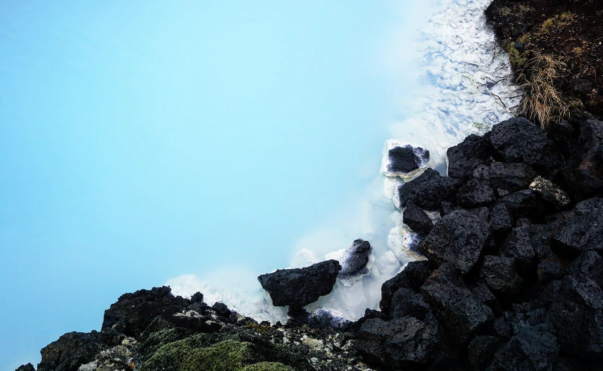 800 Quakes In 14 Hours Hits Iceland, World Famous Blue Lagoon Shuts Down