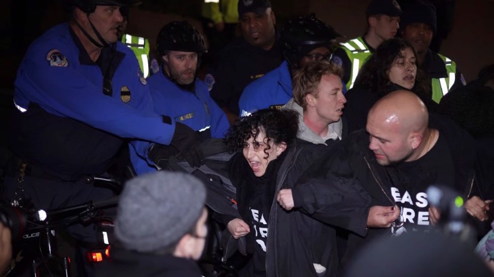 US Capitol police clash with 'peaceful' pro-Palestinian protesters