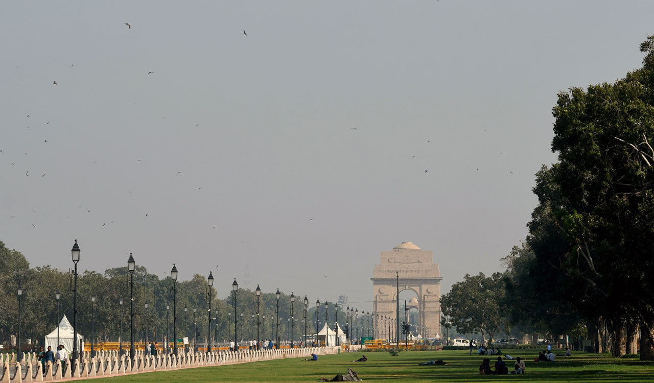 Delhi’s air quality continues to remain in ‘very poor’ category