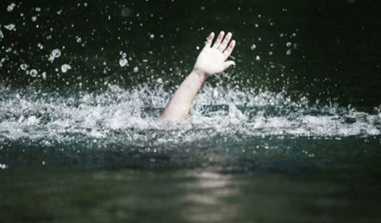 Two women drown in tank in Medak