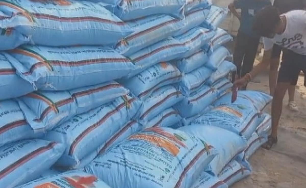 Fertiliser Shortage In Madhya Pradesh Despite Abundant Stock. Here's Why