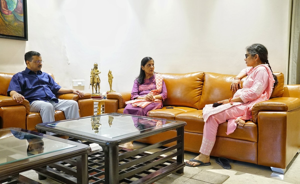 Arvind Kejriwal Meets Families of Manish Sisodia, Sanjay Singh On Diwali