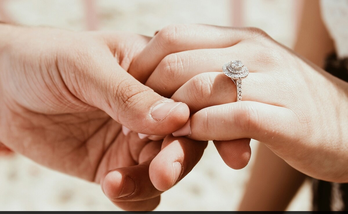 Sanitation Workers Sift Through 20 Tons Of Garbage To Recover Lost Wedding Ring In US