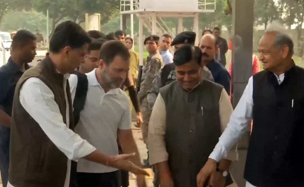 Watch: "Pehle Aap" Moment For Rahul Gandhi, Ashok Gehlot, Sachin Pilot