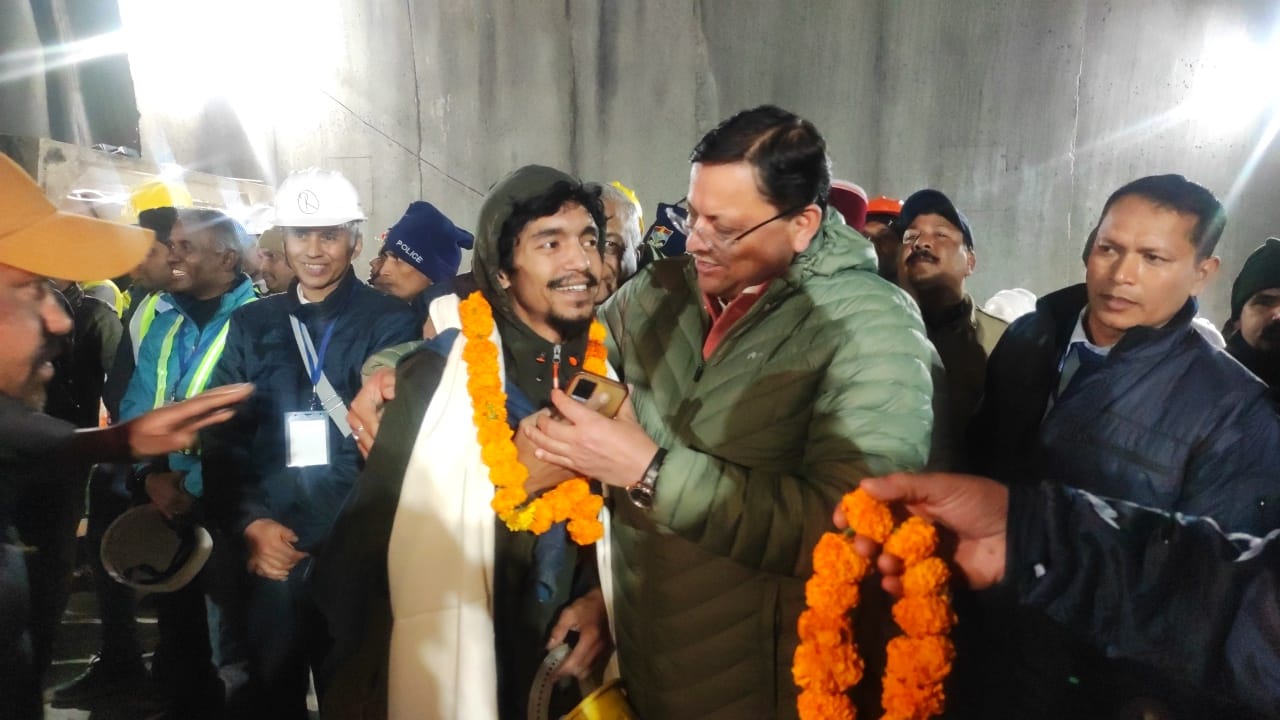 Pushkar Dhami, Minister VK Singh Greet First Rescued Workers With Garlands