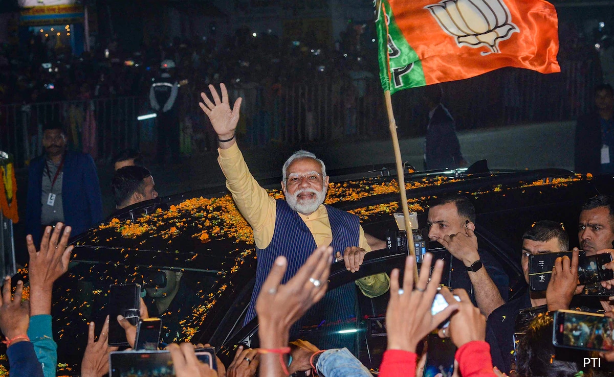 Huge Crowds Welcome PM Modi On 10-Km-Long Night Roadshow In Ranchi