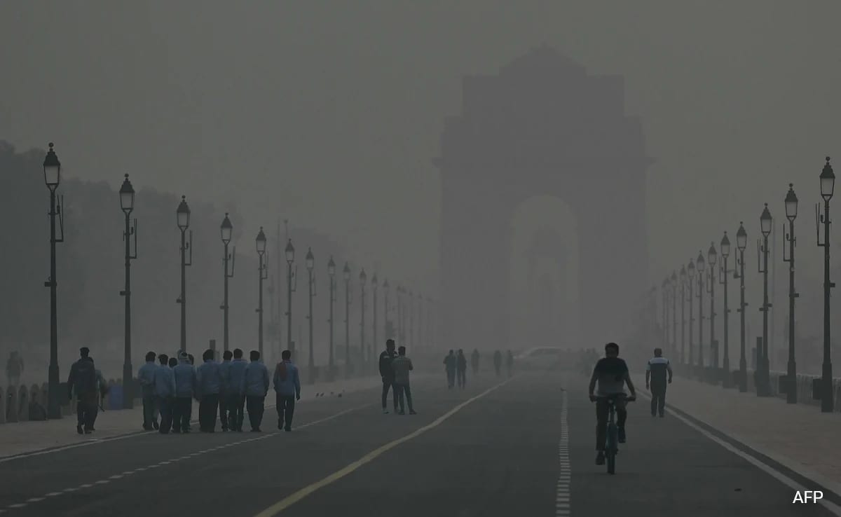 Dense Haze Covers Delhi As Air Quality Remains "Very Poor" For Fourth Day