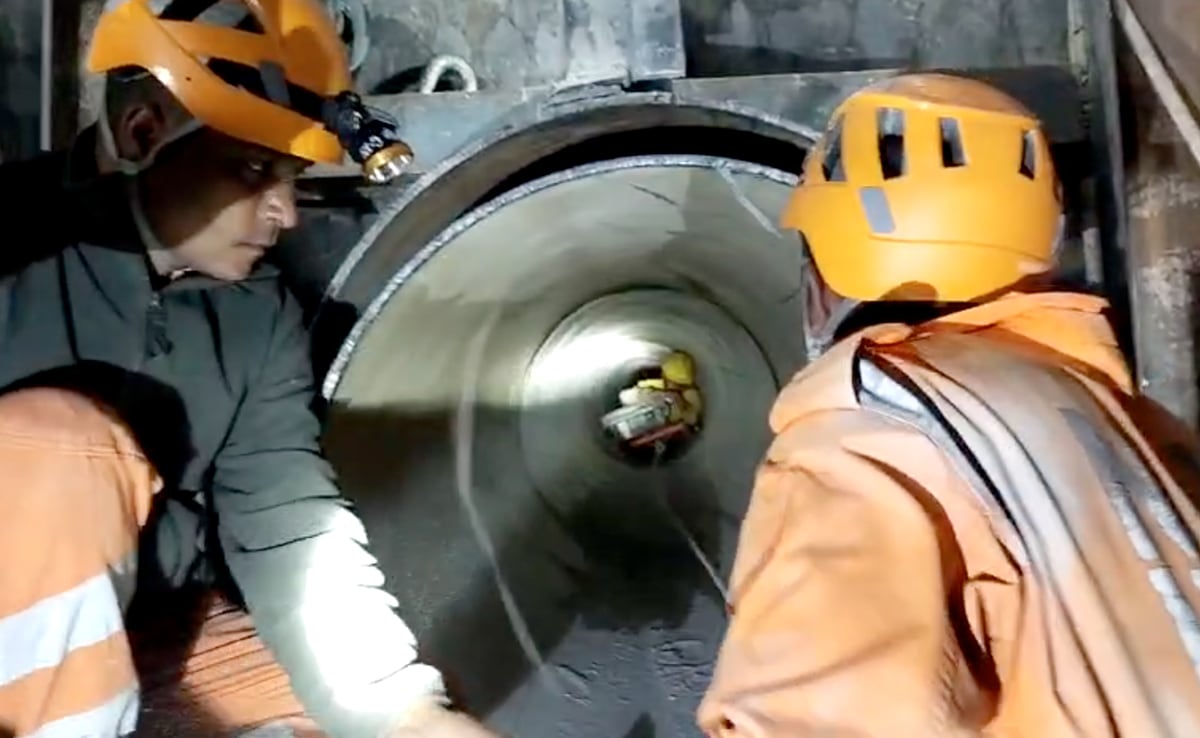 How Trapped Workers Will Be Pulled Out On Stretchers From Tunnel