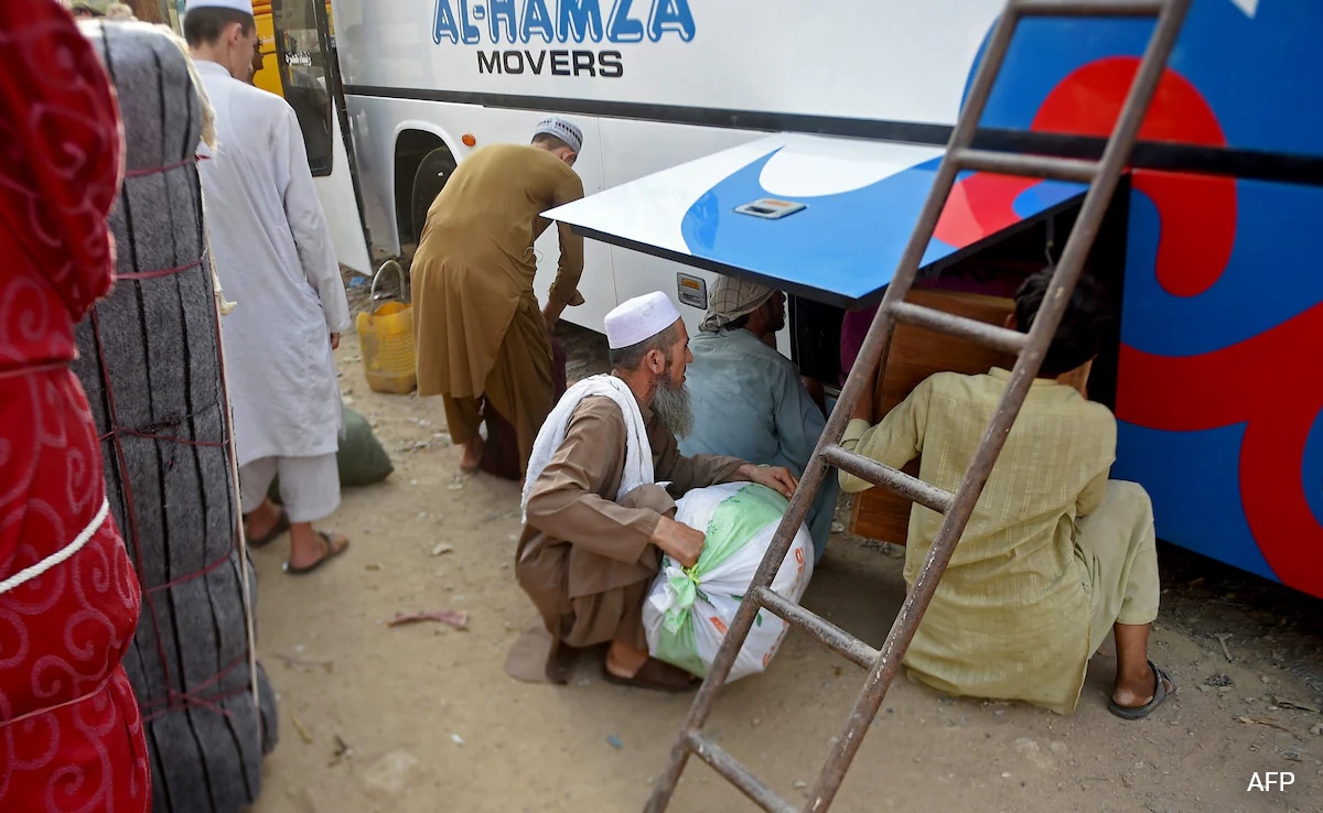 Have No Shelter: Chaos At Border Crossing As Afghan Migrants Leave Pakistan