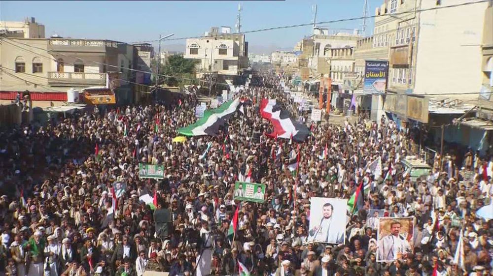 Yemenis rally in solidarity with Palestine, vow to respond to any US aggression