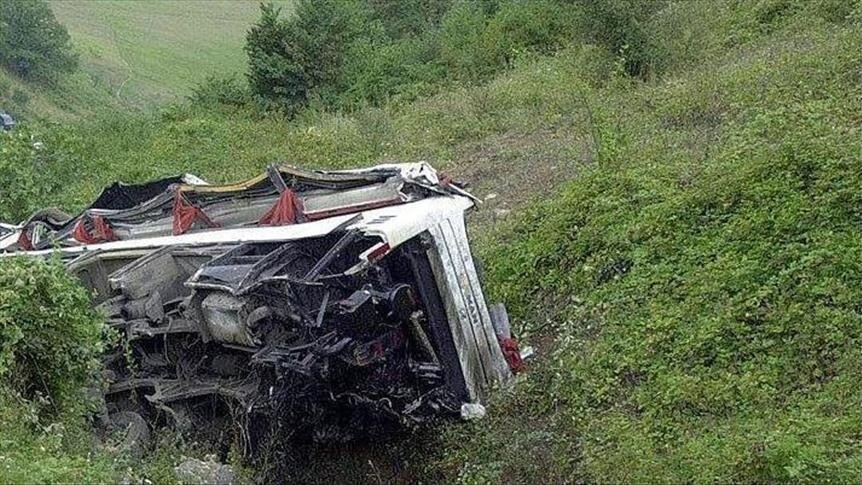 25 dead after bus plunges off cliff in central Philippines