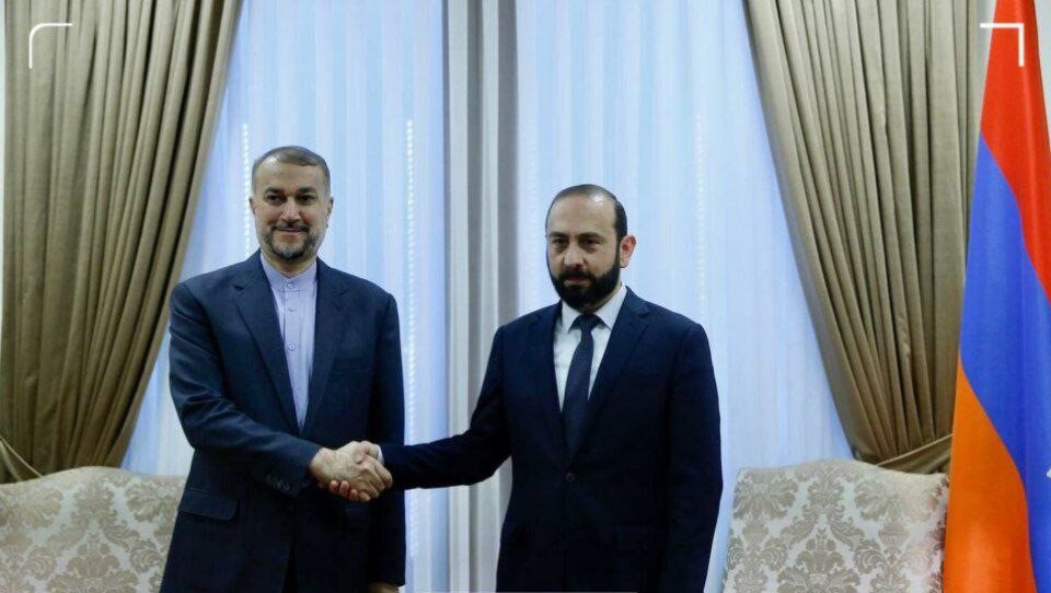 Iranian top diplomat meets Armenia FM, PM in Yerevan