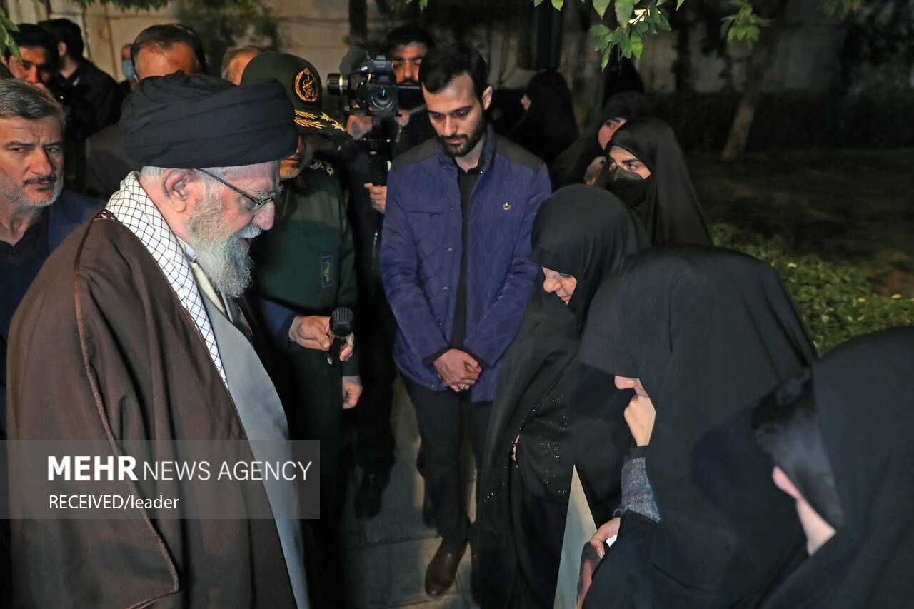 Leader leads prayers in funeral for martyred IRGC general