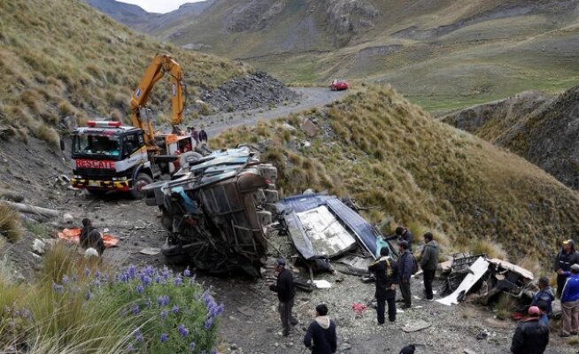 3 killed, 19 injured after bus plunges into ravine in Bolivia