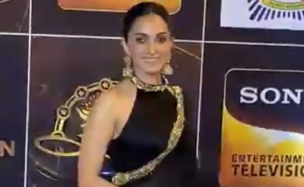 Kiara Advani's Black Saree For Umang 2023 Is What The Party Season Needs RN