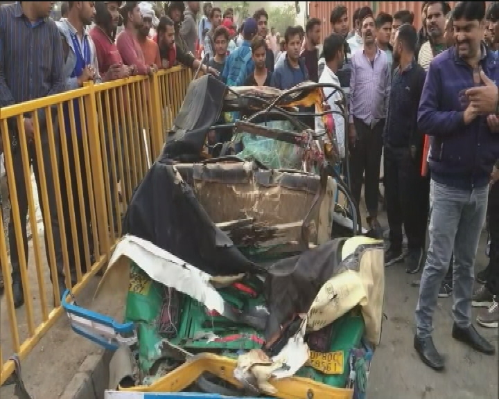 5 Killed After Truck Collides With Auto On Delhi-Agra Highway