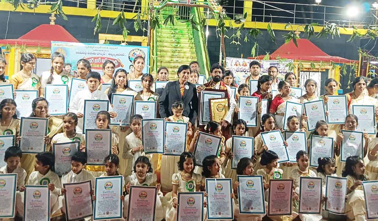 Kothagudem classical singers make into Wonder Book of Records