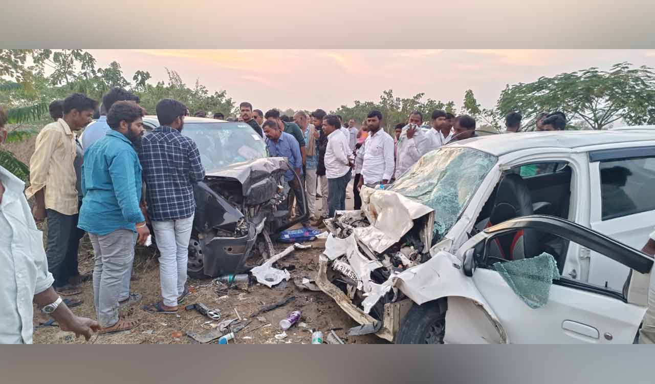 Five including two family members of Navy officer killed in road crash in Narayanpet district