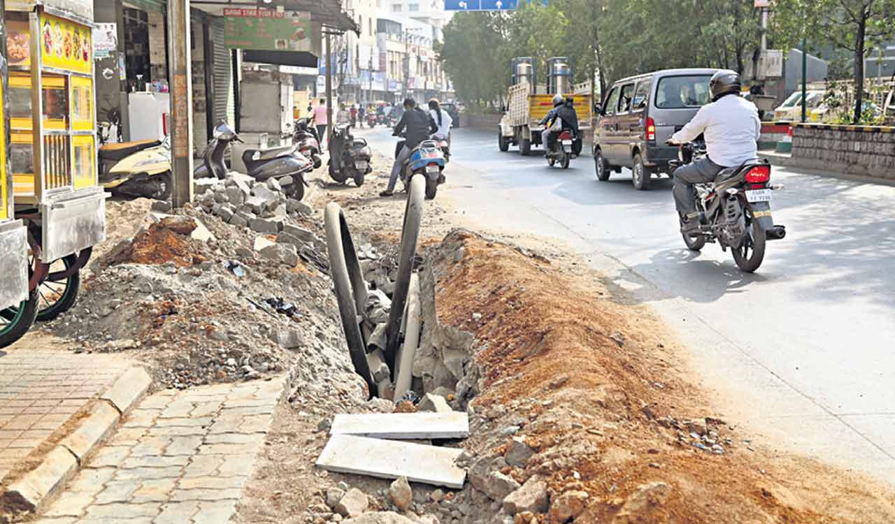 ‘Incomplete cable laying work near Hyderabad’s Fatehnagar Bridge pose threat’