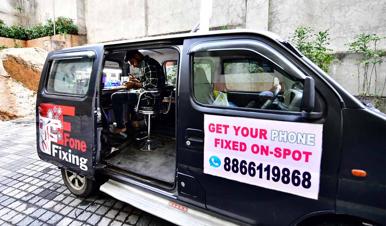 Fone Fixing: India’s first phone repair service on wheels, now in Hyderabad