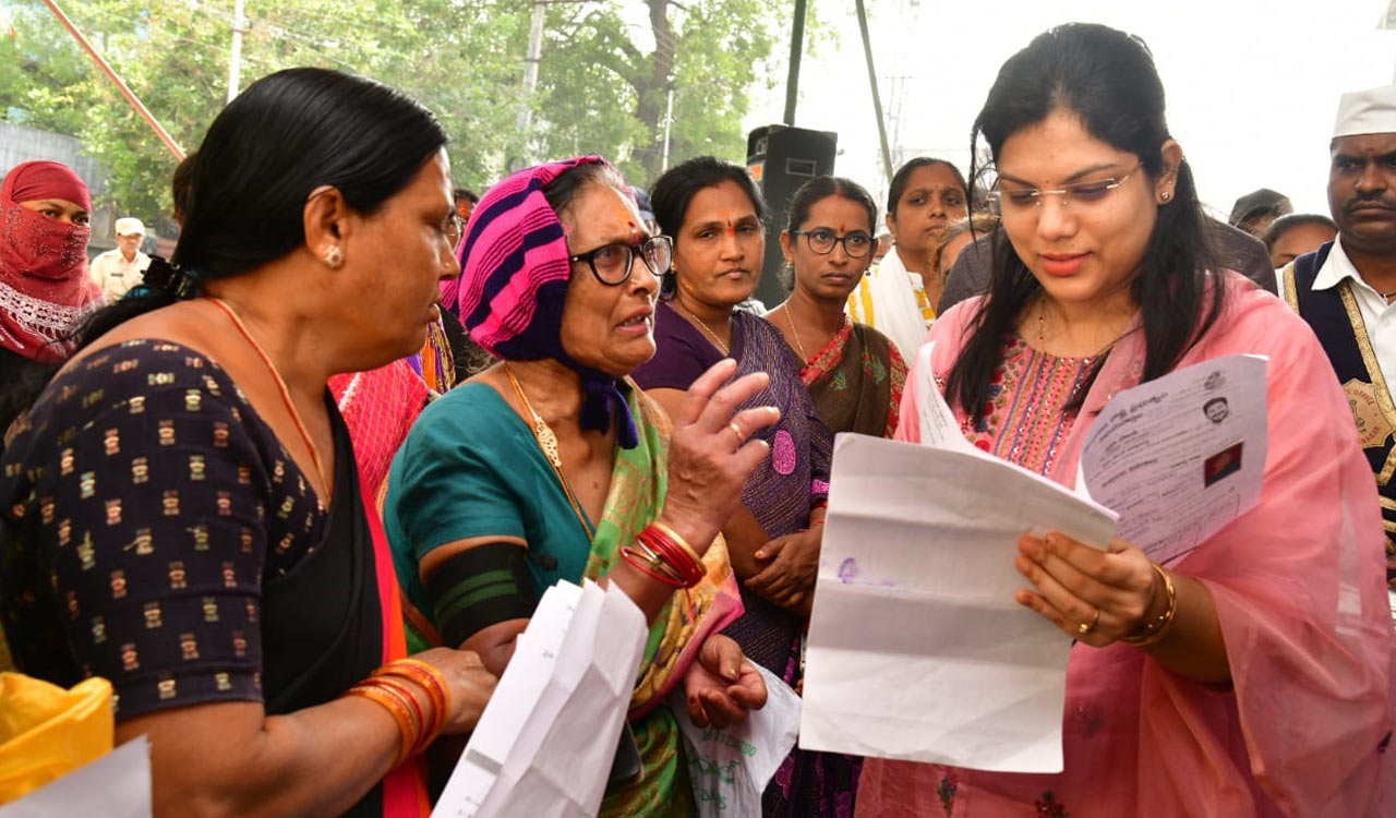 Karimnagar Collector reviews Praja Palana applications