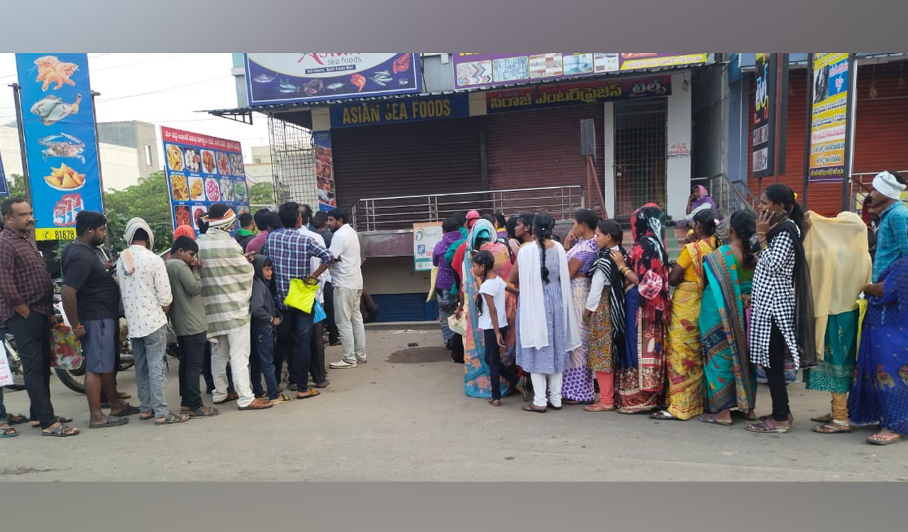 Rumours panic public, huge rush at LPG outlets and Aadhaar centres in Telangana’s Kothagudem