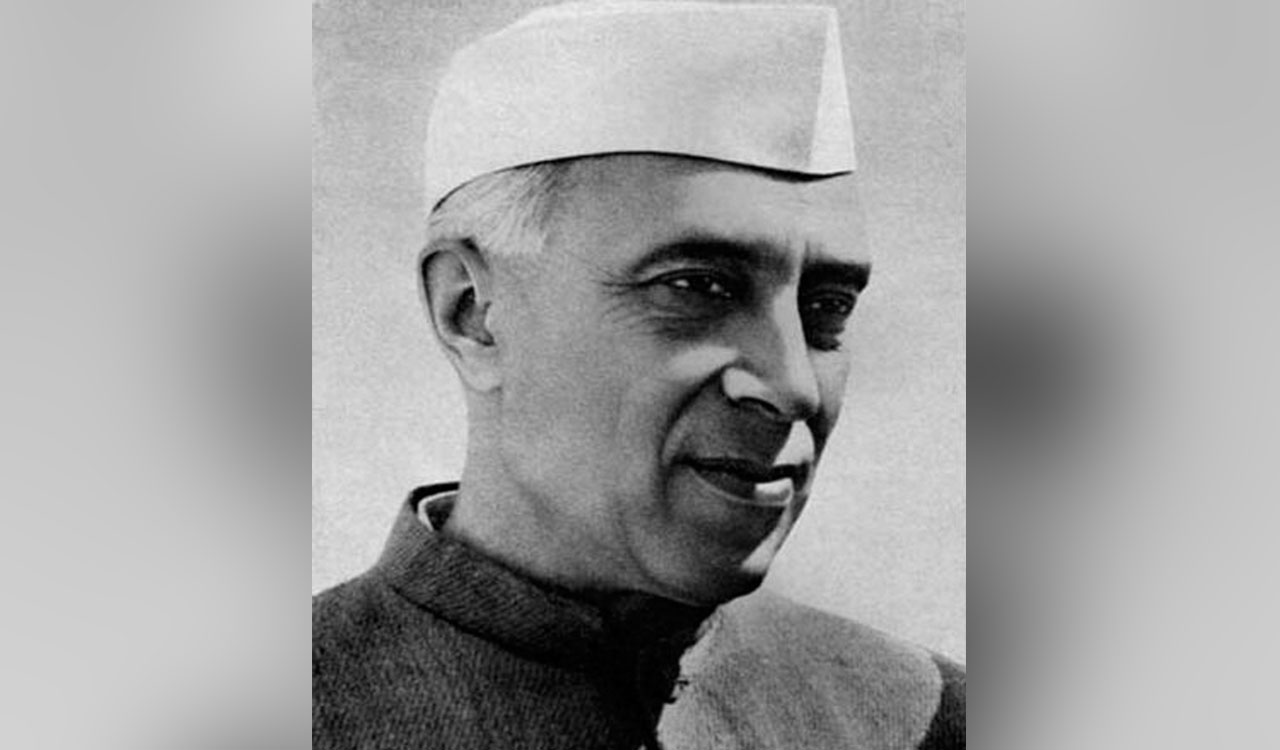 Communal forces demonizing Nehru, says Prof Aditya Mukherjee