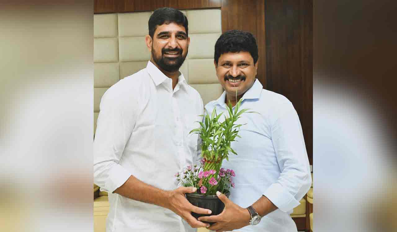 Newly elected MLA Padi Kaushik Reddy wishes MP Santosh Kumar on his b’day