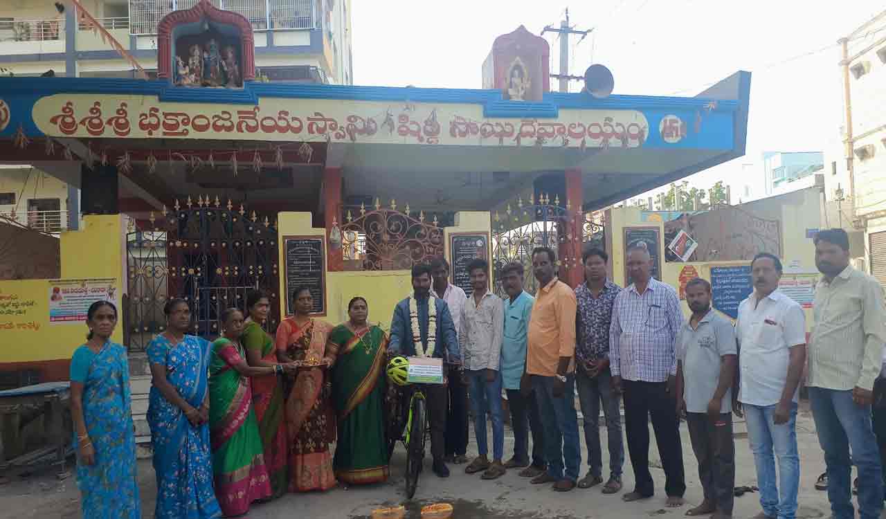 Mancherial animal lover successfully completes his cycle trip to Srisailam