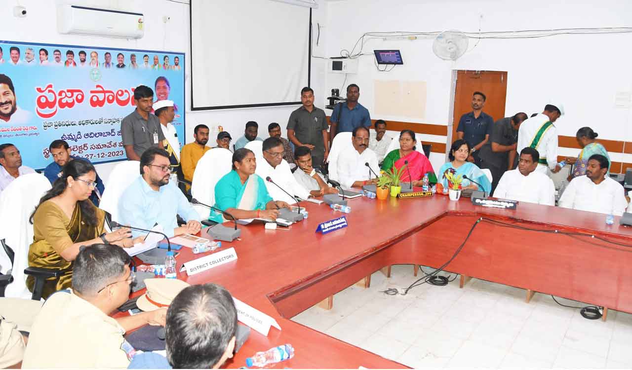 Minister Seethakka asks officials to work in tandem