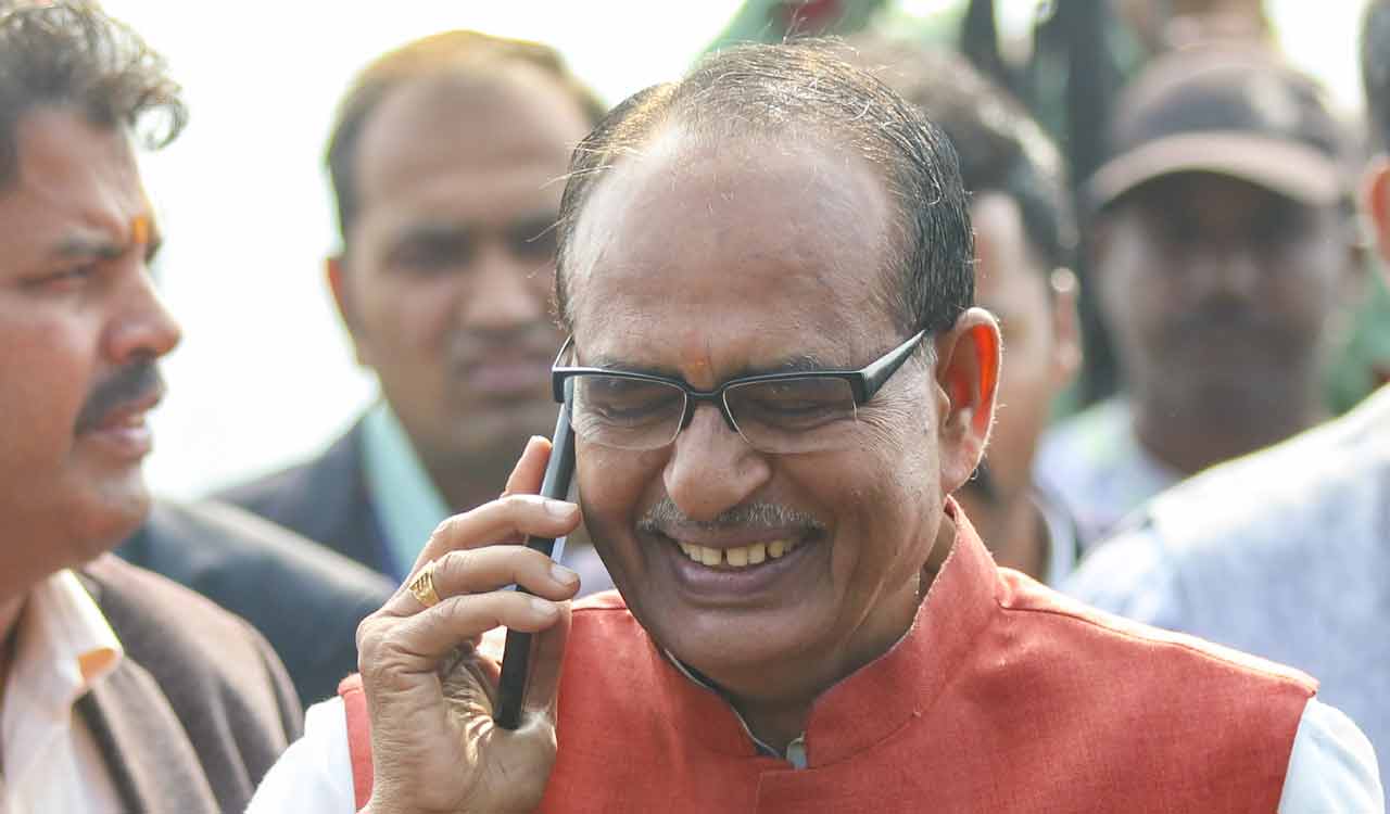 With massive lead in Madhya Pradesh, supporters throng BJP offices