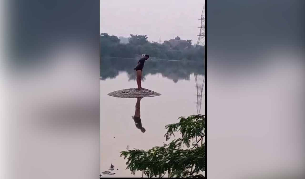 Thief jumps into pond to evade capture, demands CM, media presence before surrendering in Hyderabad