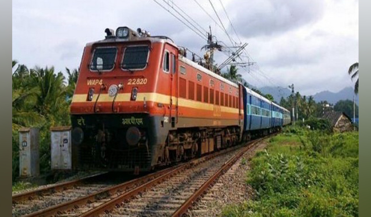 Four coaches of Ajmer-Sealdah express train derail at Ajmer station