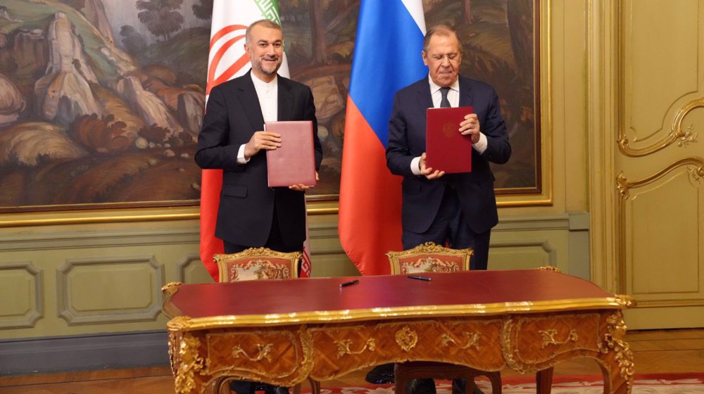 Iran, Russia FMs sign key declaration on countering sanctions