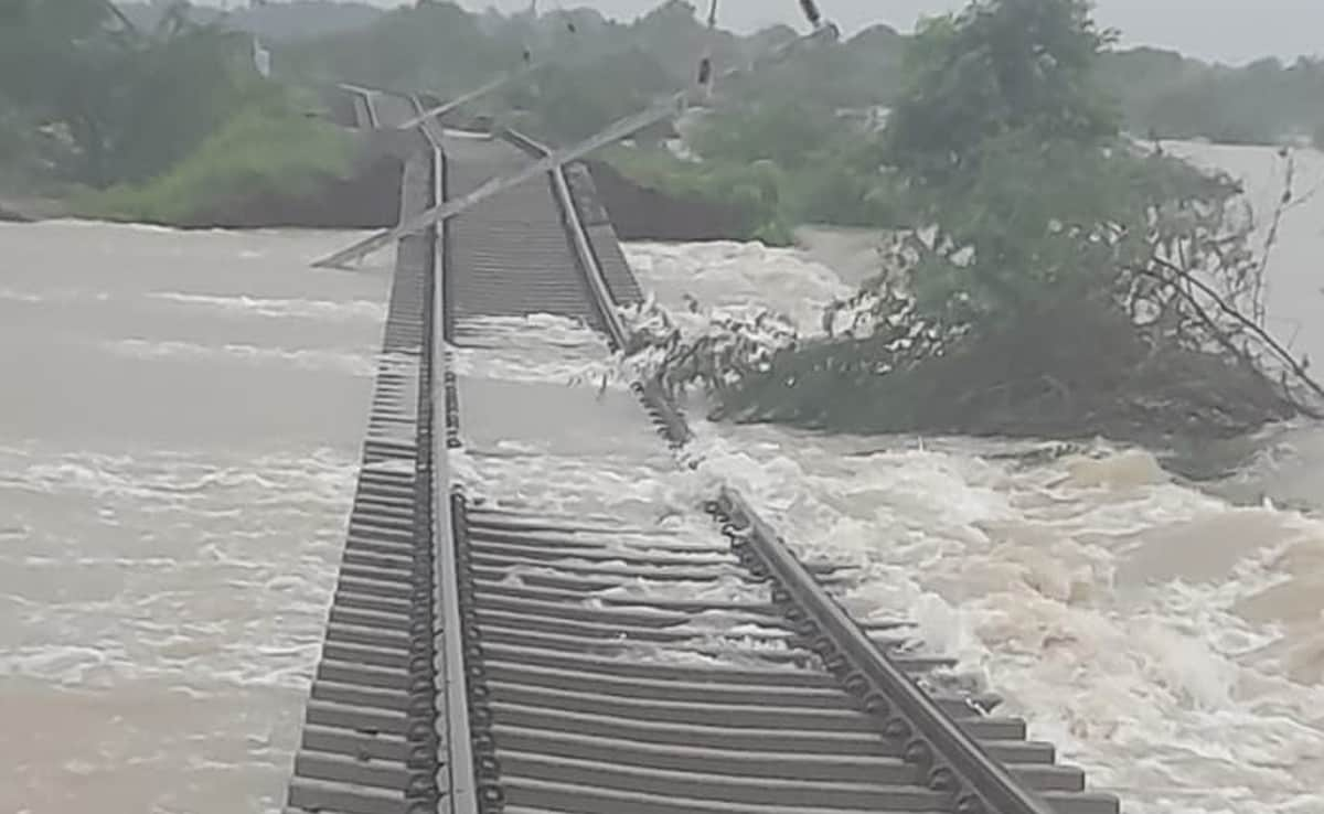 500 Stuck As Tamil Nadu Station Flooded Amid Heavy Rain, Tracks Damaged