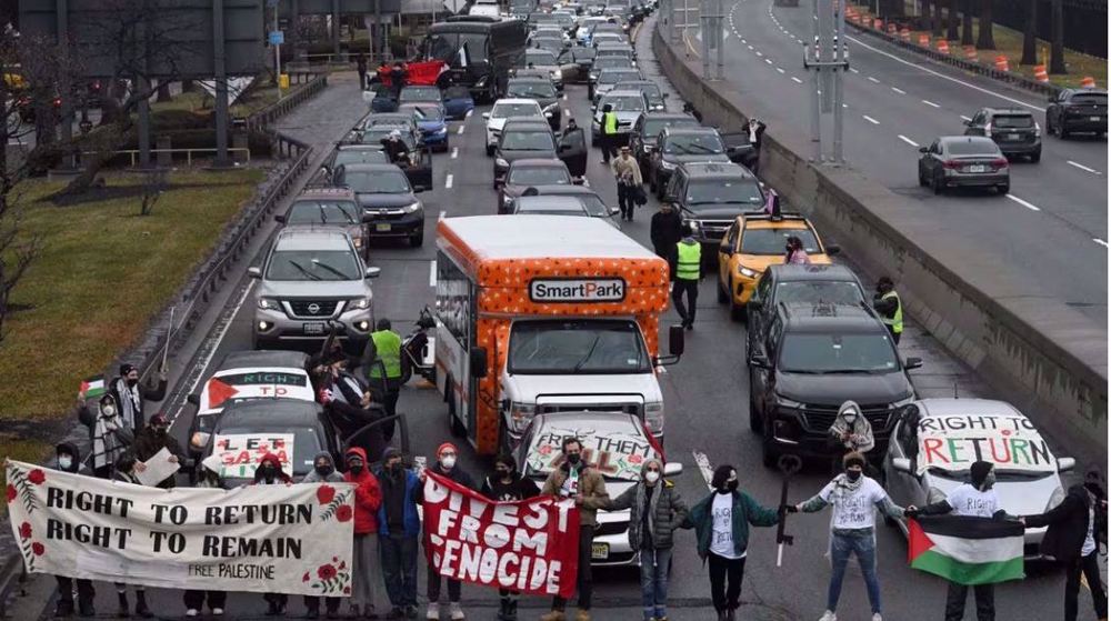 US police arrest pro-Palestinian protesters blocking two major airports