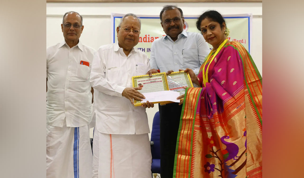 Dancer Ananda Shankar Jayant honoured with Natya Kalashikamani