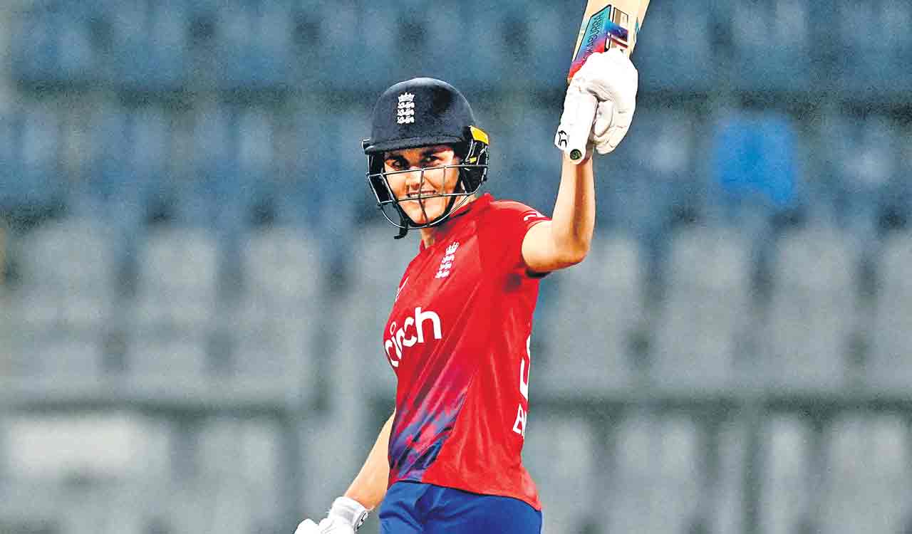 Fifties by Wyatt, Sciver-Brunt fire England Women to 197/6